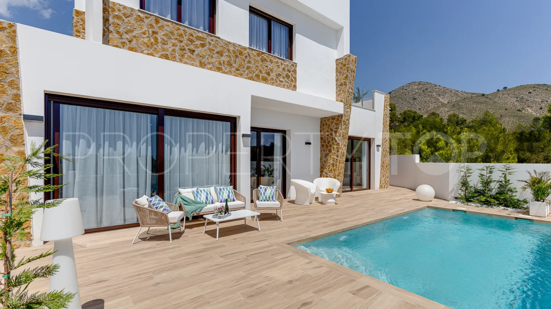 Se vende villa en Cala de Finestrat con 3 dormitorios