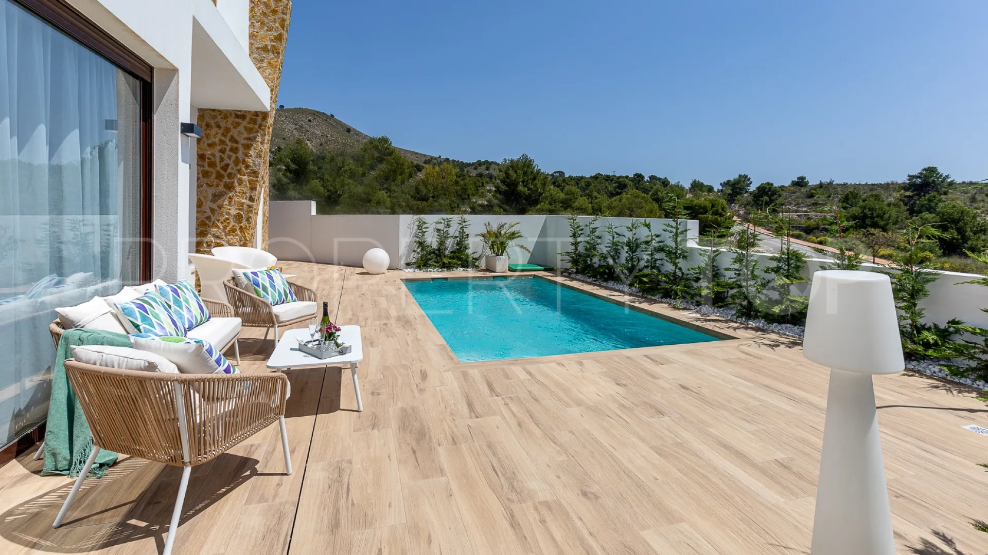 Se vende villa en Cala de Finestrat con 3 dormitorios