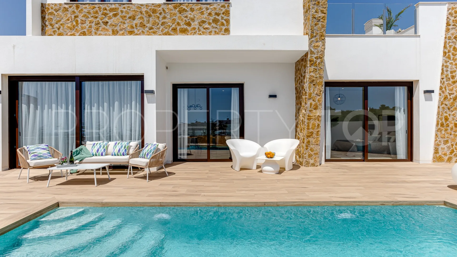 Se vende villa en Cala de Finestrat con 3 dormitorios