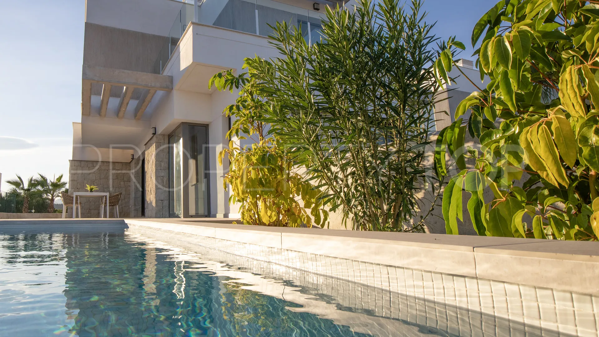 Comprar villa con 4 dormitorios en Cala de Finestrat