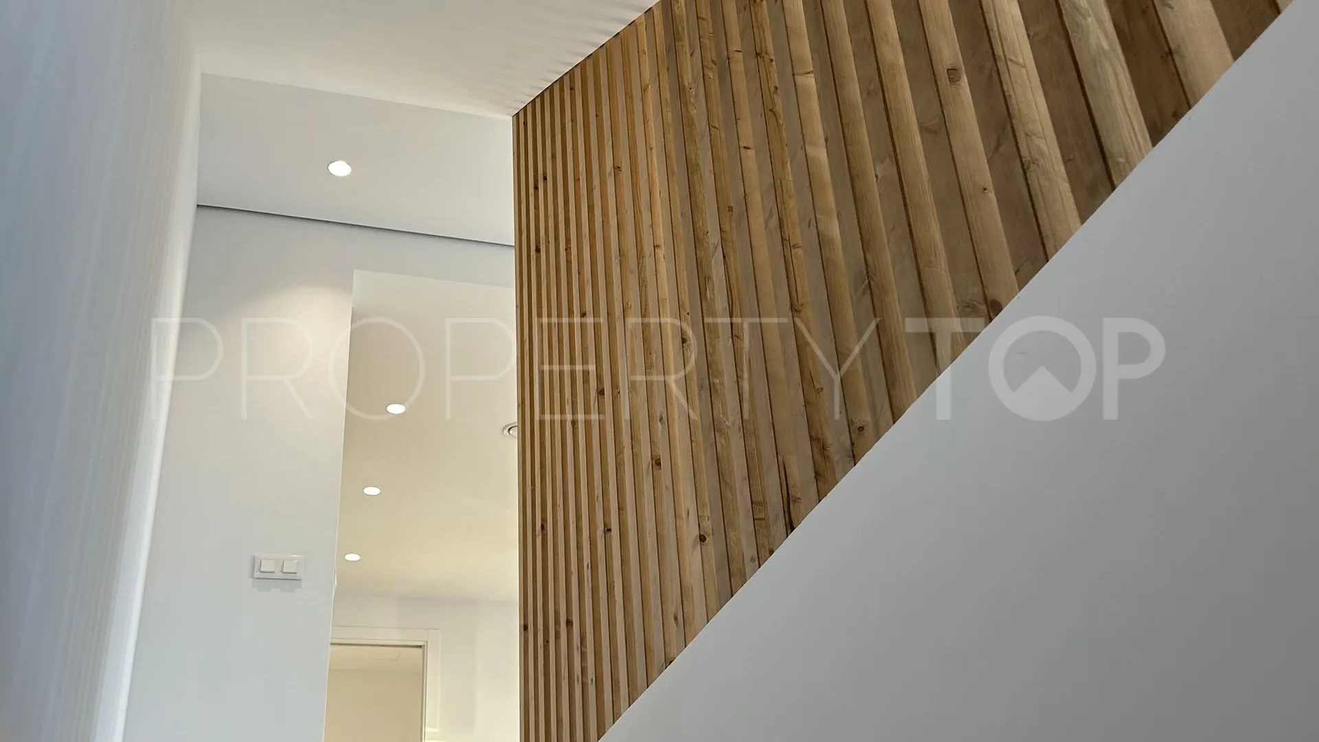 Comprar villa con 4 dormitorios en Cala de Finestrat