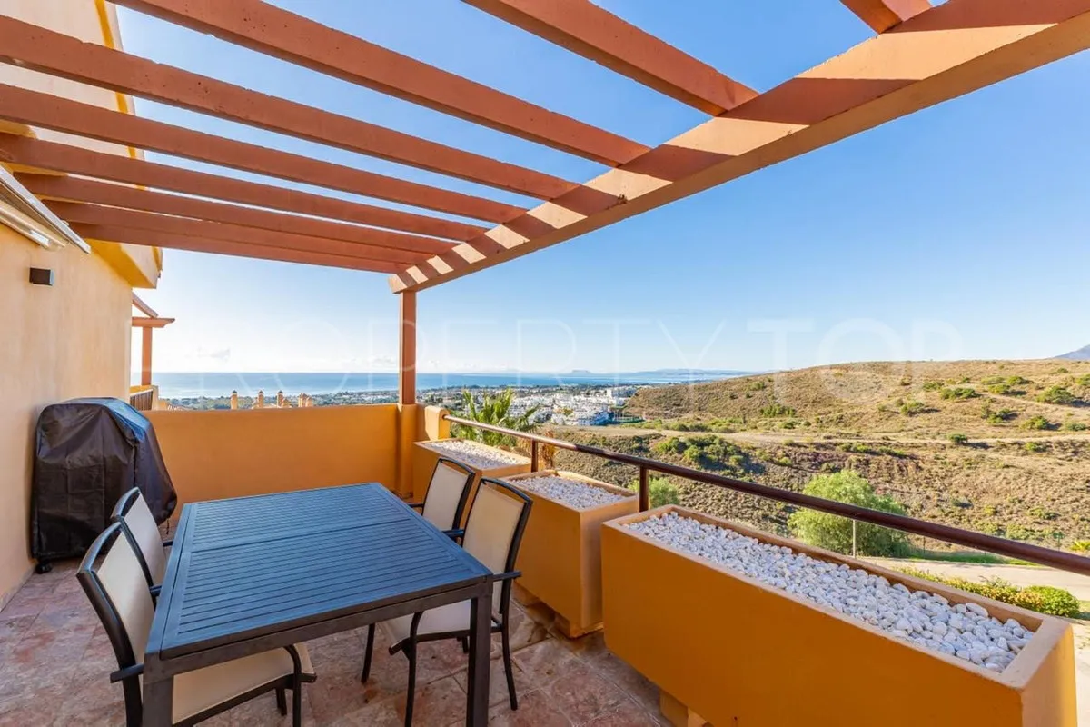 For sale penthouse in Benahavis Centro with 2 bedrooms