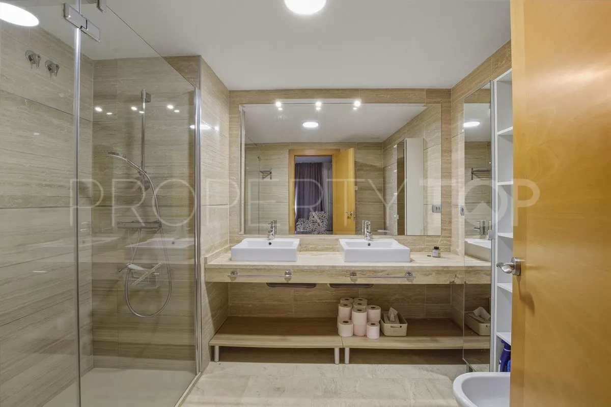 For sale penthouse in Benahavis Centro with 2 bedrooms