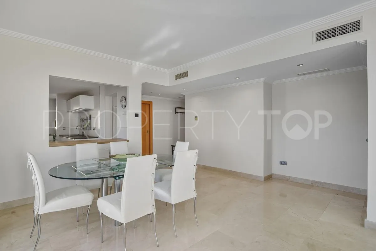 For sale penthouse in Benahavis Centro with 2 bedrooms