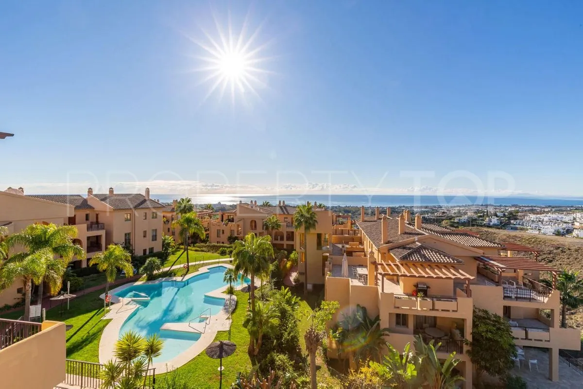 For sale penthouse in Benahavis Centro with 2 bedrooms