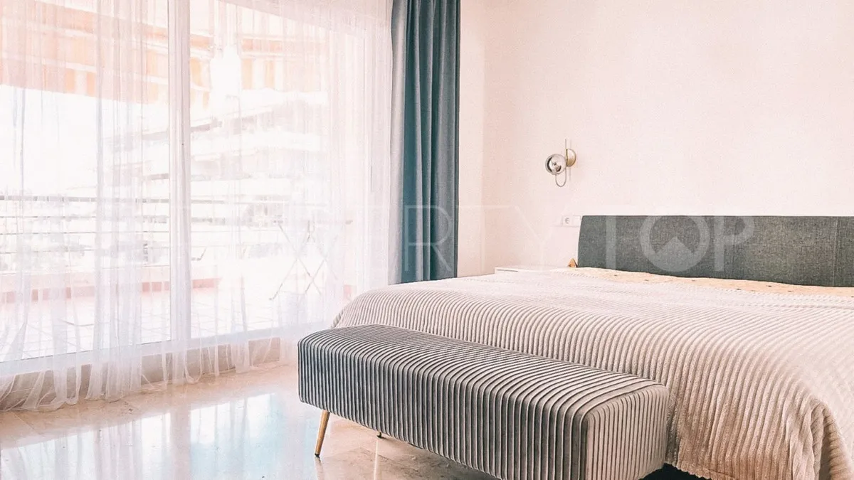 For sale apartment with 3 bedrooms in Guadalmina Alta