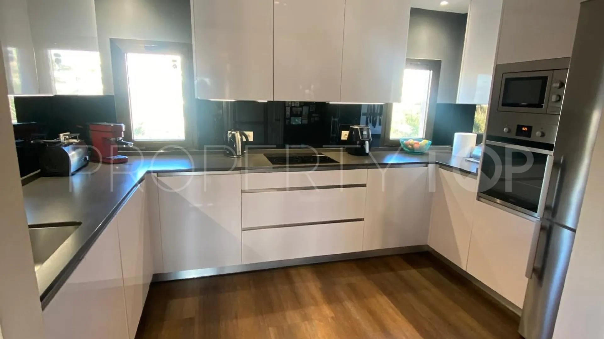 Atico duplex de 3 dormitorios en venta en Estepona Hills
