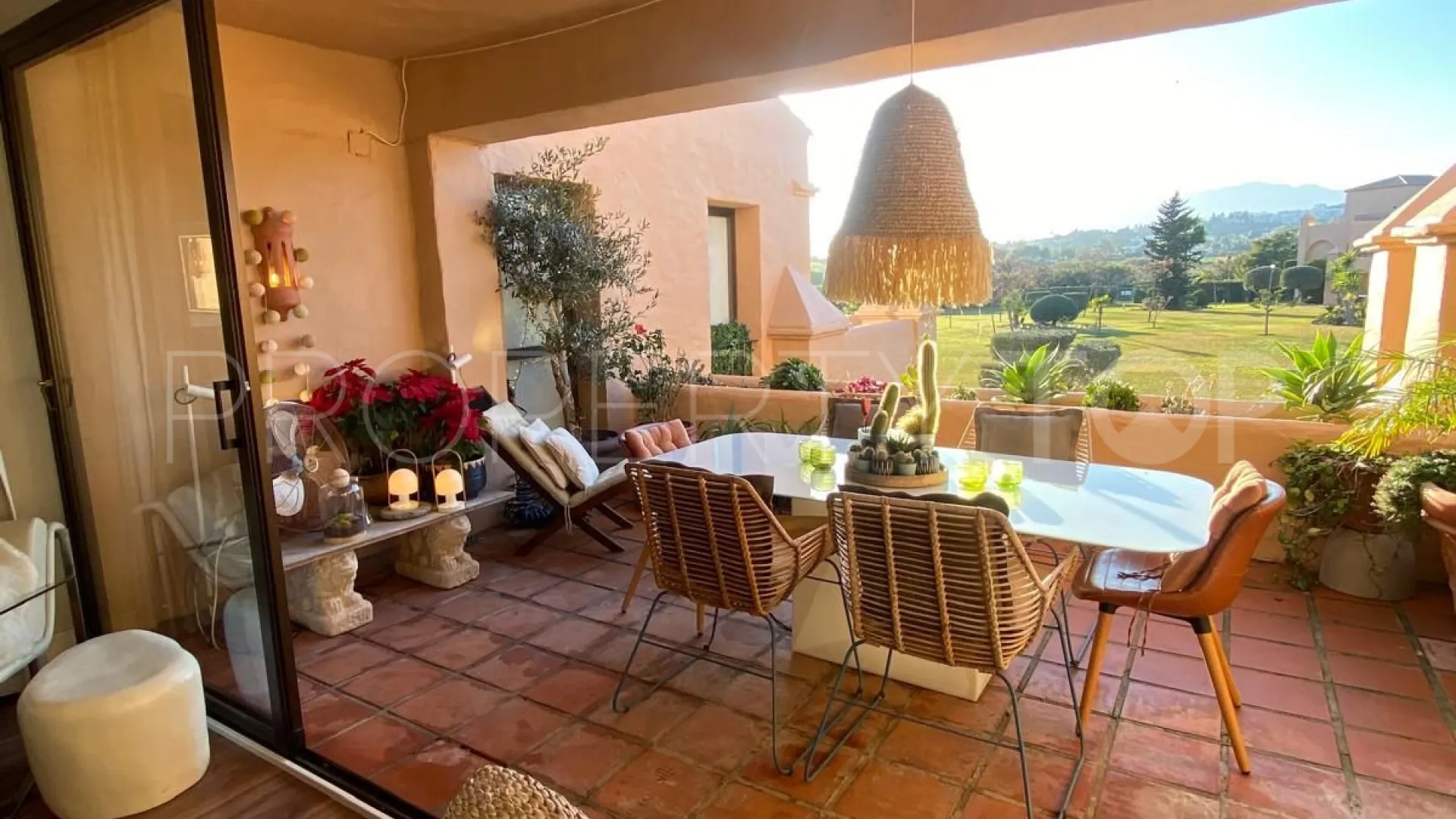 Atico duplex de 3 dormitorios en venta en Estepona Hills