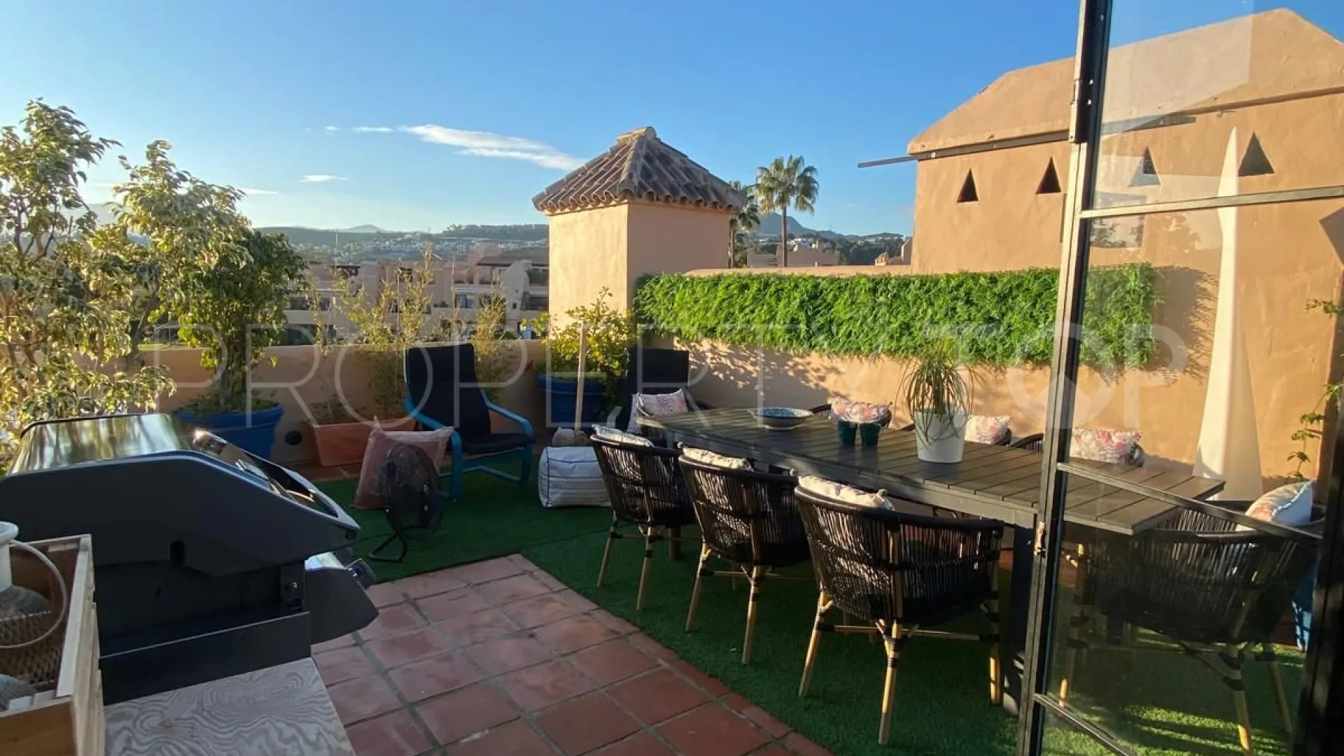 Atico duplex de 3 dormitorios en venta en Estepona Hills