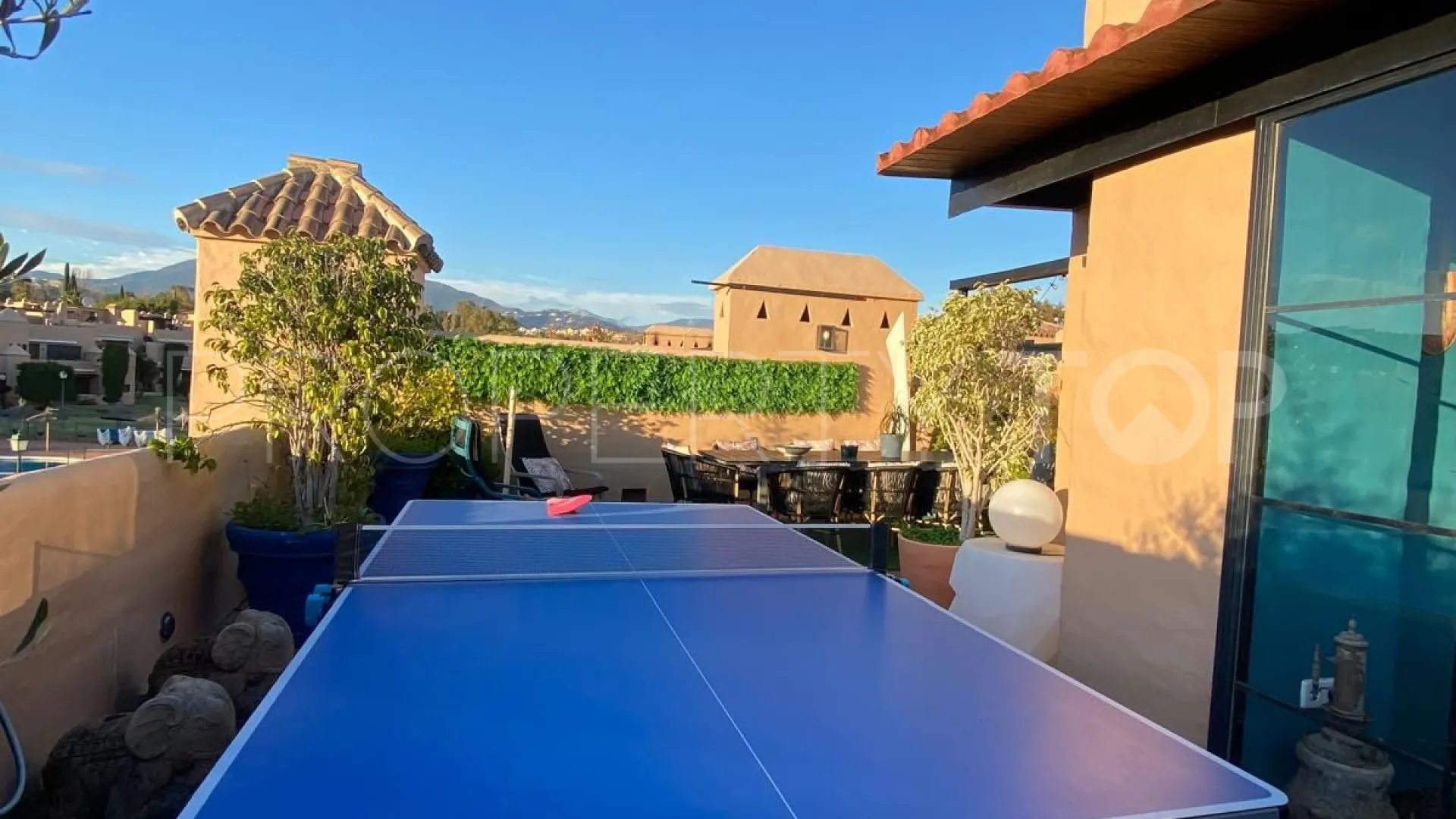 Atico duplex de 3 dormitorios en venta en Estepona Hills