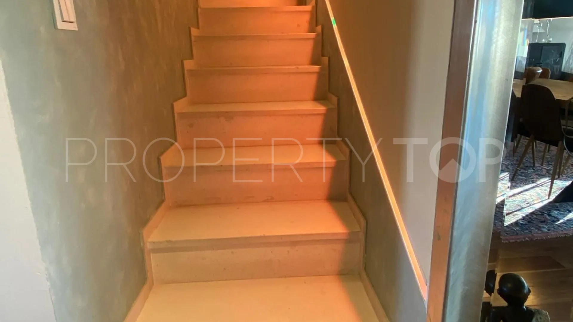 Atico duplex de 3 dormitorios en venta en Estepona Hills