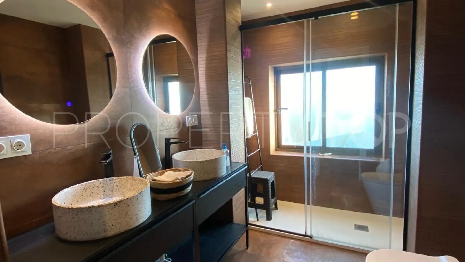Atico duplex de 3 dormitorios en venta en Estepona Hills