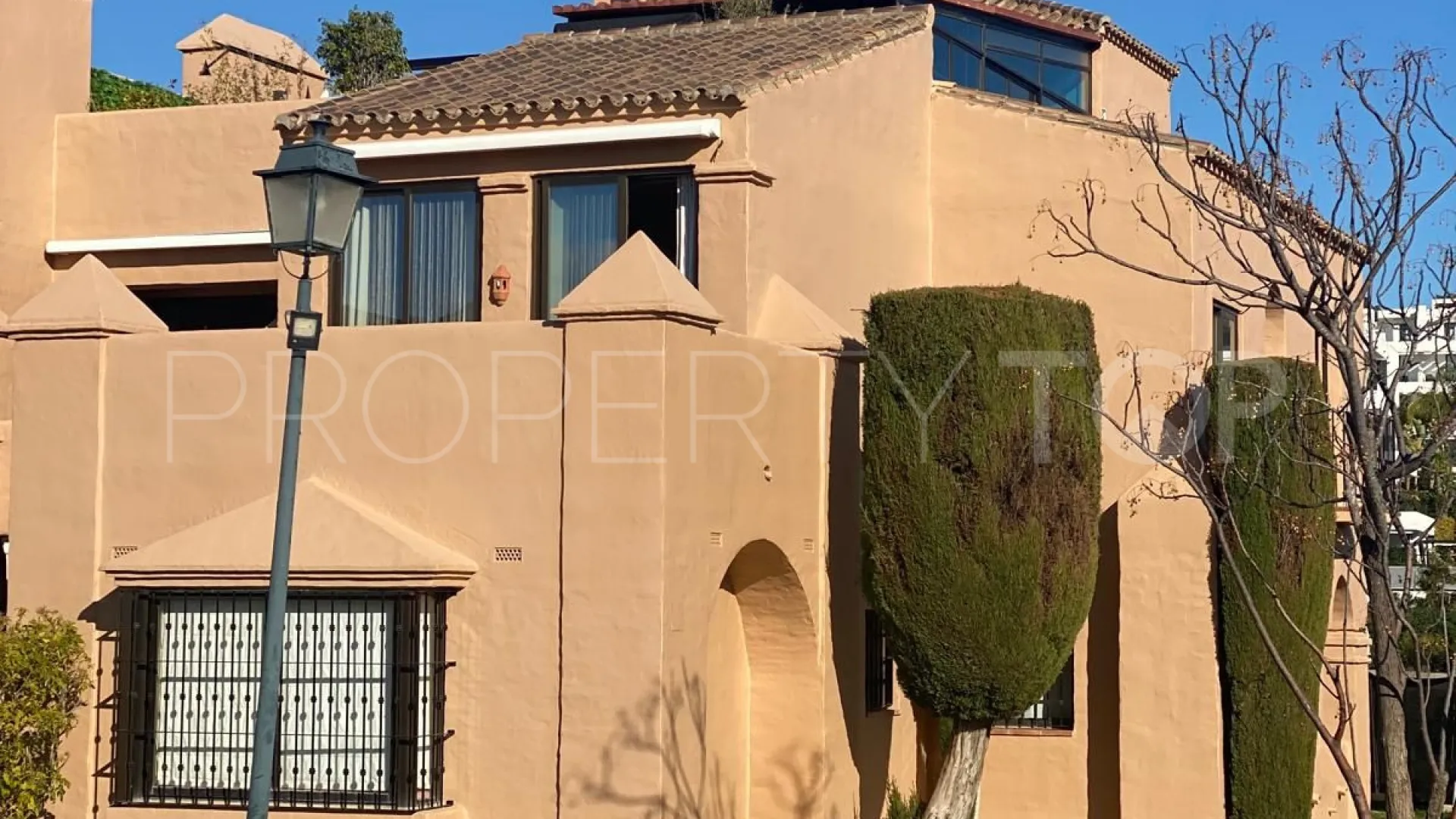 Atico duplex de 3 dormitorios en venta en Estepona Hills
