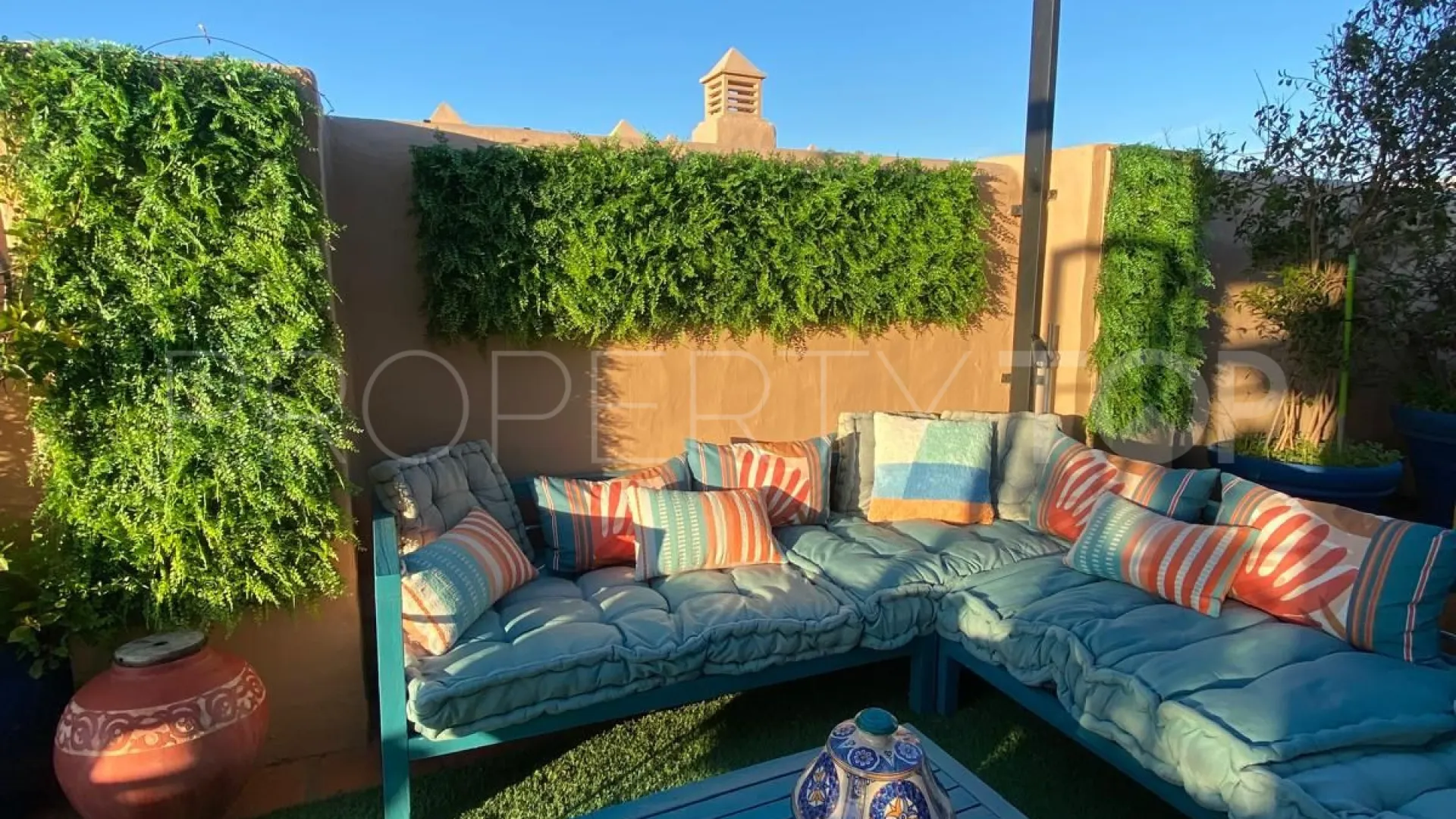 Atico duplex de 3 dormitorios en venta en Estepona Hills