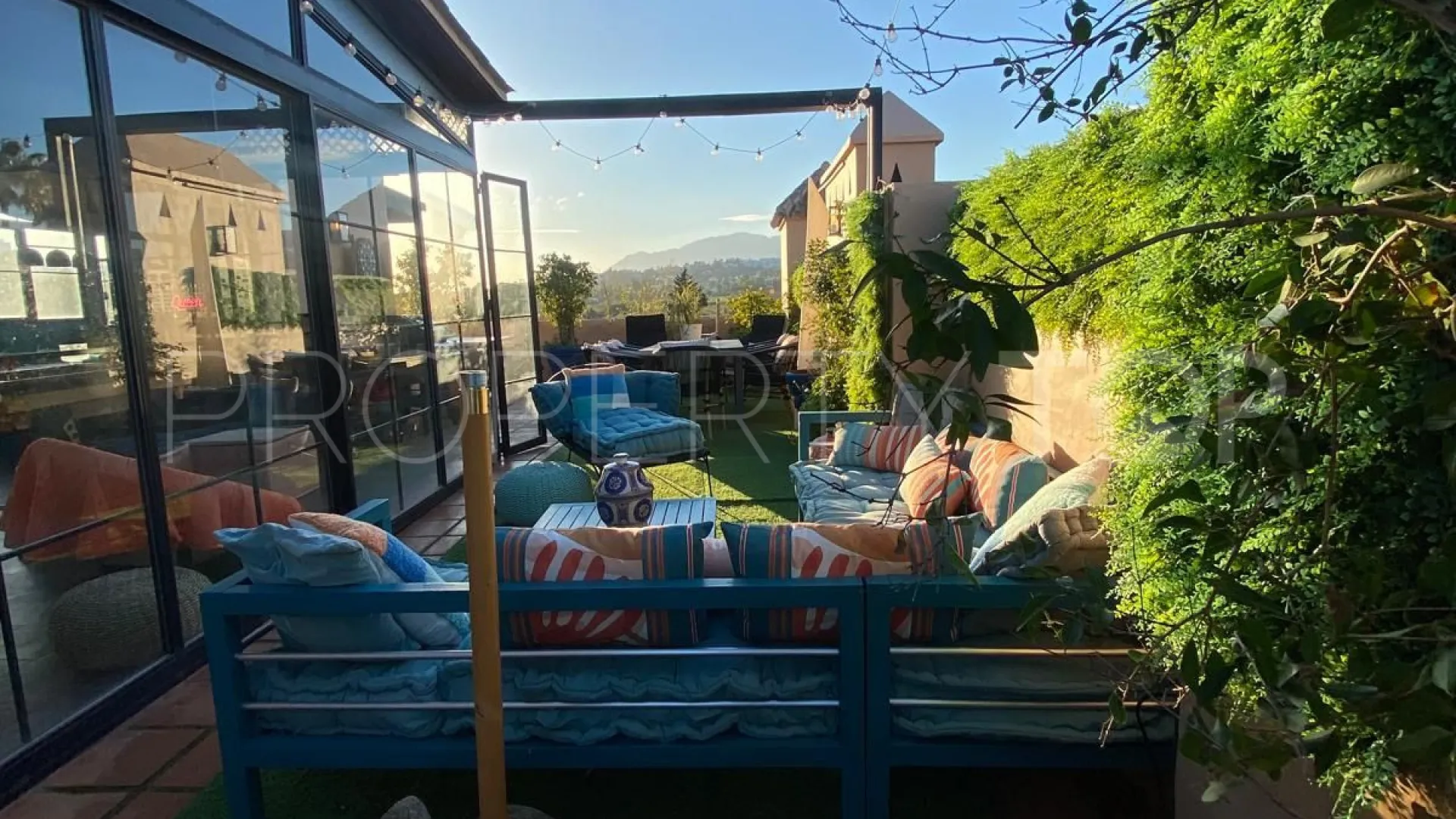 Atico duplex de 3 dormitorios en venta en Estepona Hills