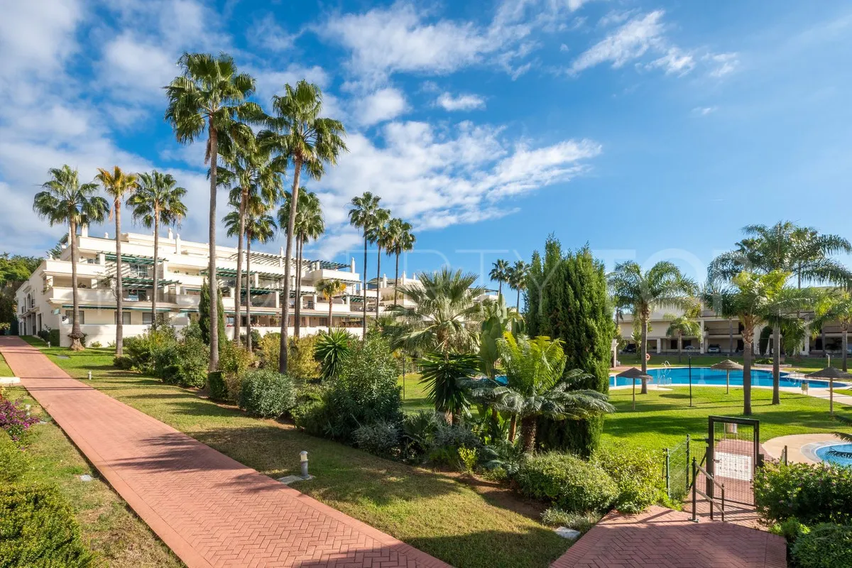 Ground floor apartment with 2 bedrooms for sale in Nueva Andalucia