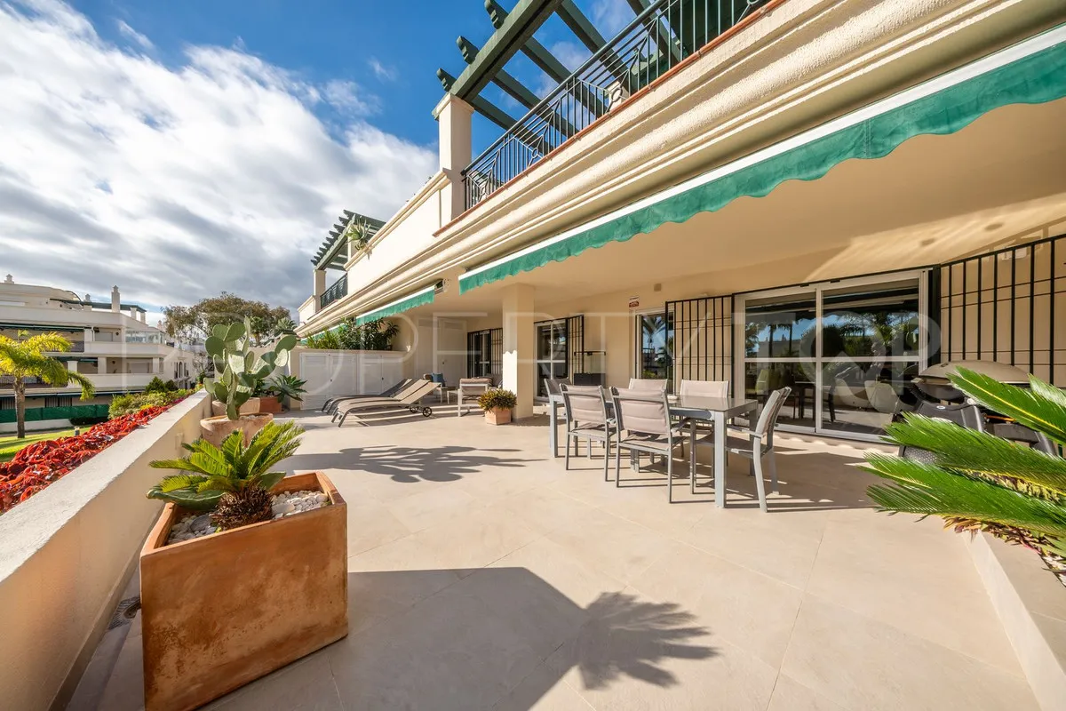 Ground floor apartment with 2 bedrooms for sale in Nueva Andalucia