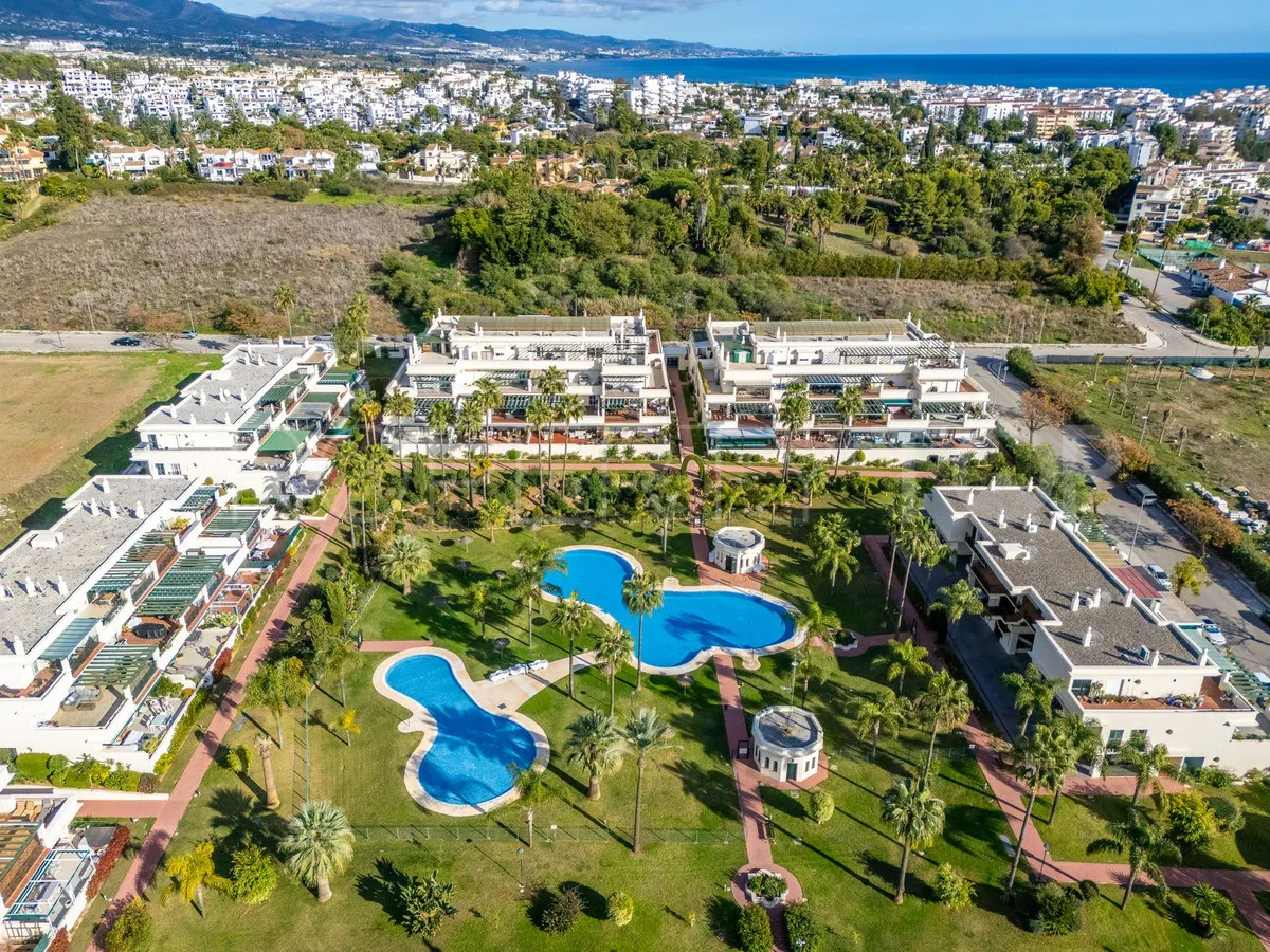 Ground floor apartment with 2 bedrooms for sale in Nueva Andalucia