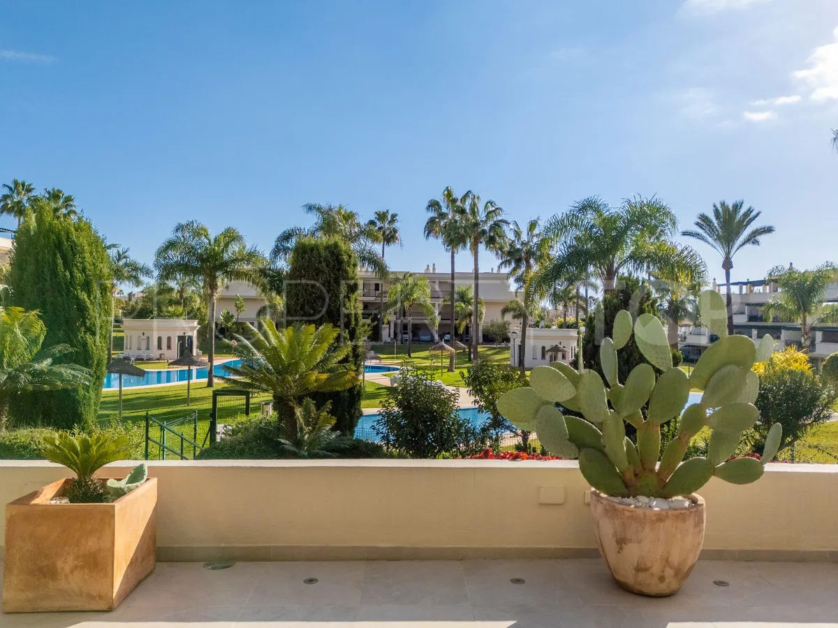 Ground floor apartment with 2 bedrooms for sale in Nueva Andalucia