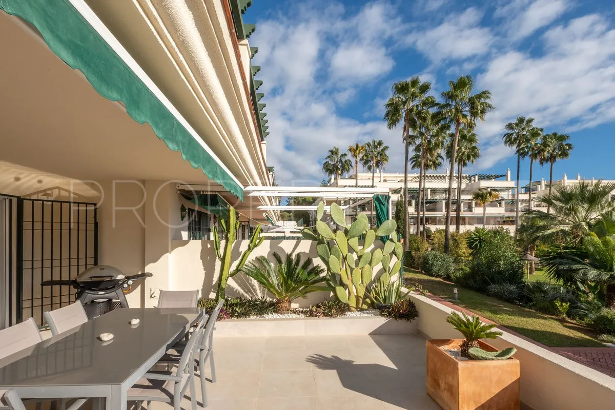 Ground floor apartment with 2 bedrooms for sale in Nueva Andalucia