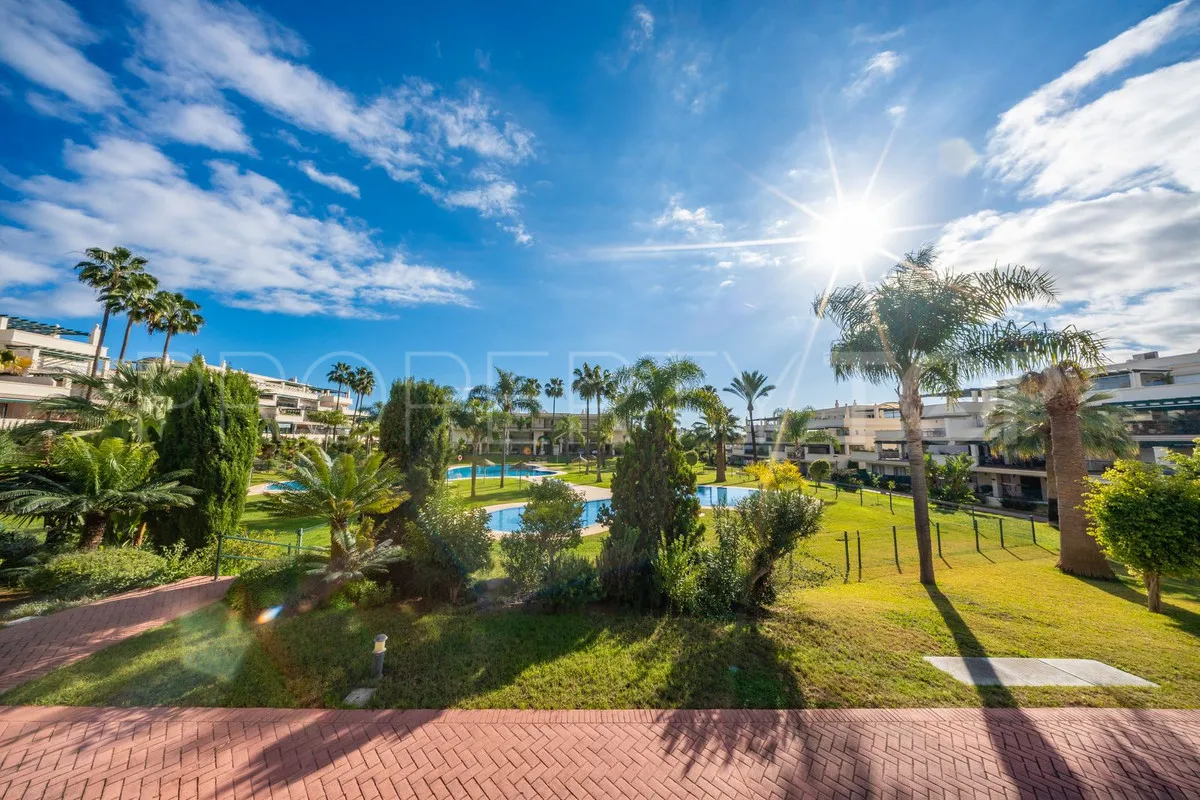 Ground floor apartment with 2 bedrooms for sale in Nueva Andalucia