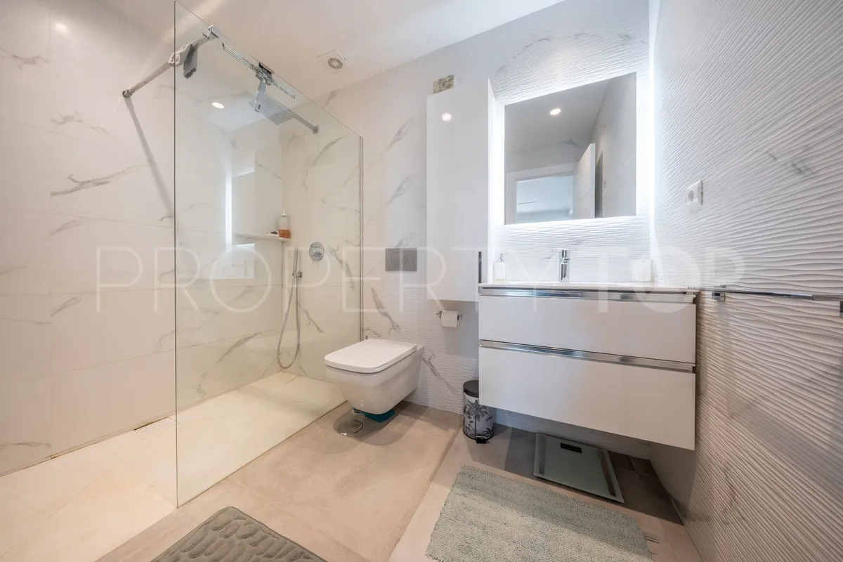 Ground floor apartment with 2 bedrooms for sale in Nueva Andalucia