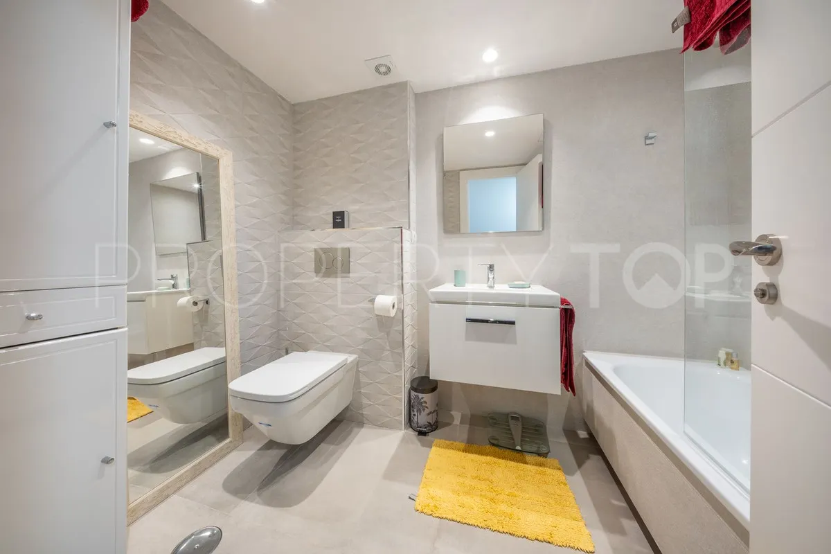 Ground floor apartment with 2 bedrooms for sale in Nueva Andalucia