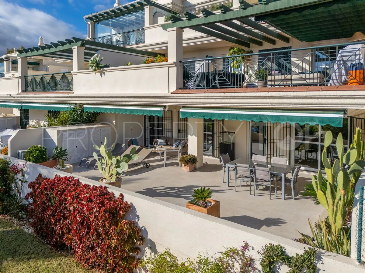 Ground floor apartment with 2 bedrooms for sale in Nueva Andalucia