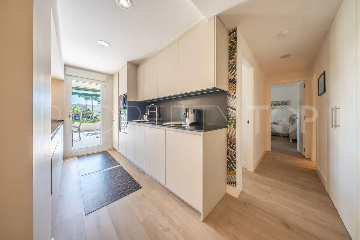 Ground floor apartment with 2 bedrooms for sale in Nueva Andalucia