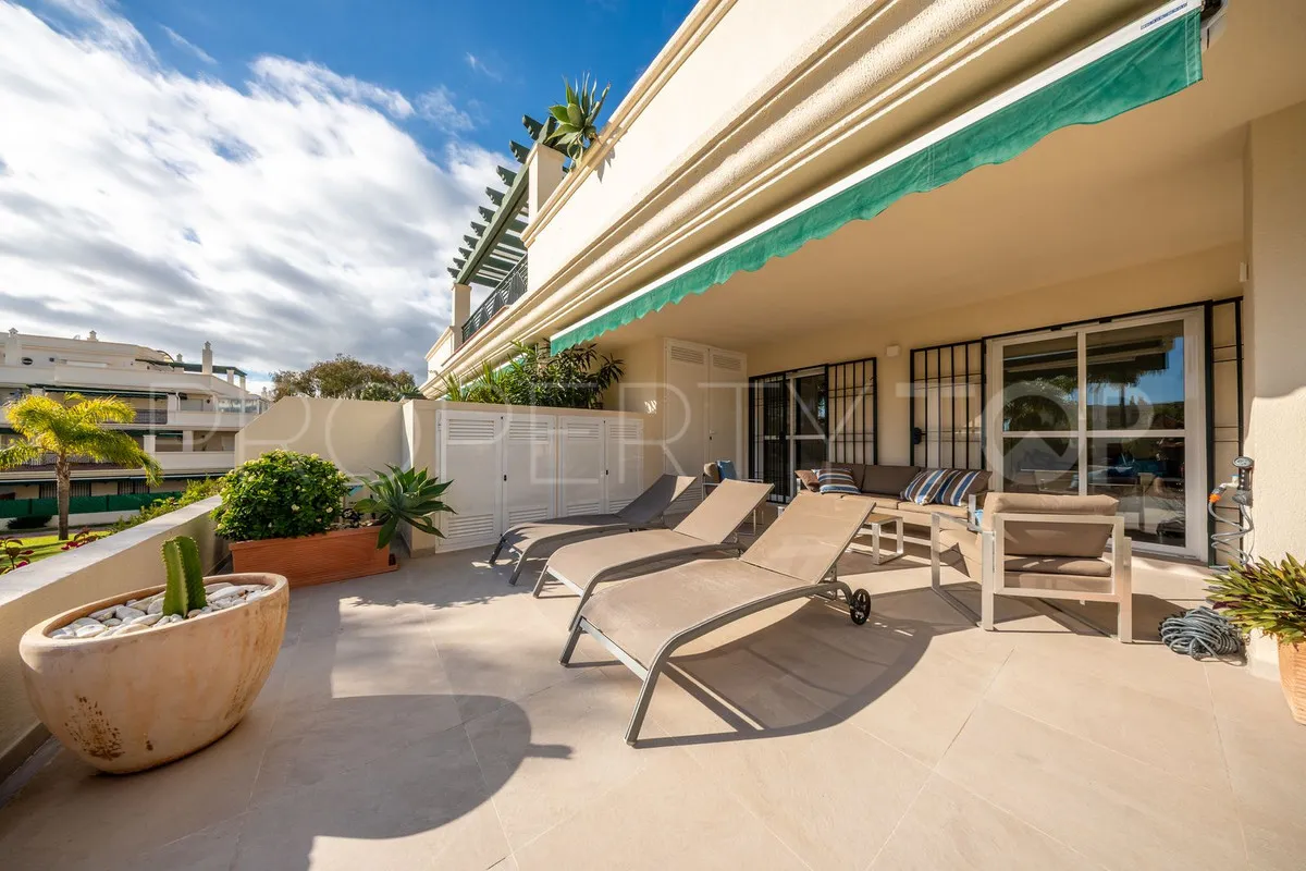 Ground floor apartment with 2 bedrooms for sale in Nueva Andalucia