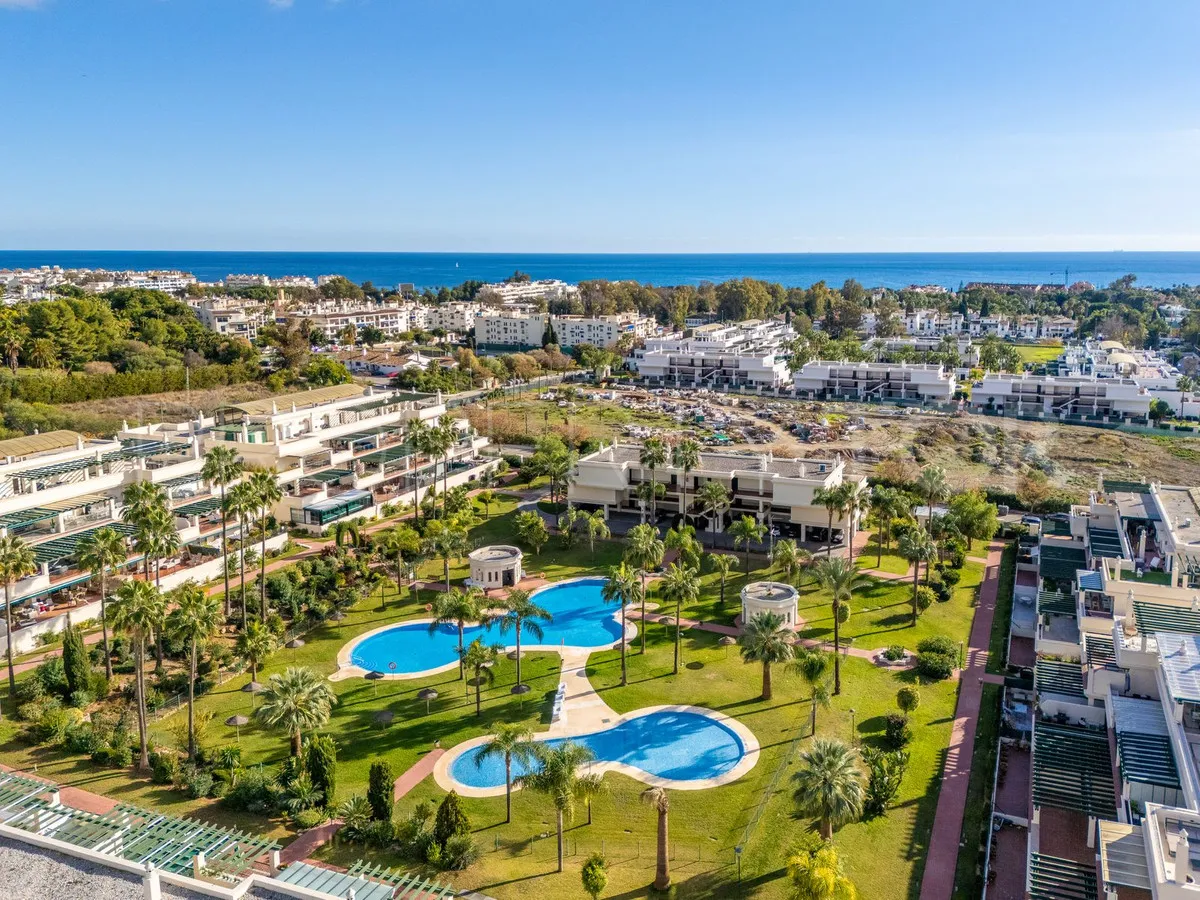 Ground floor apartment with 2 bedrooms for sale in Nueva Andalucia