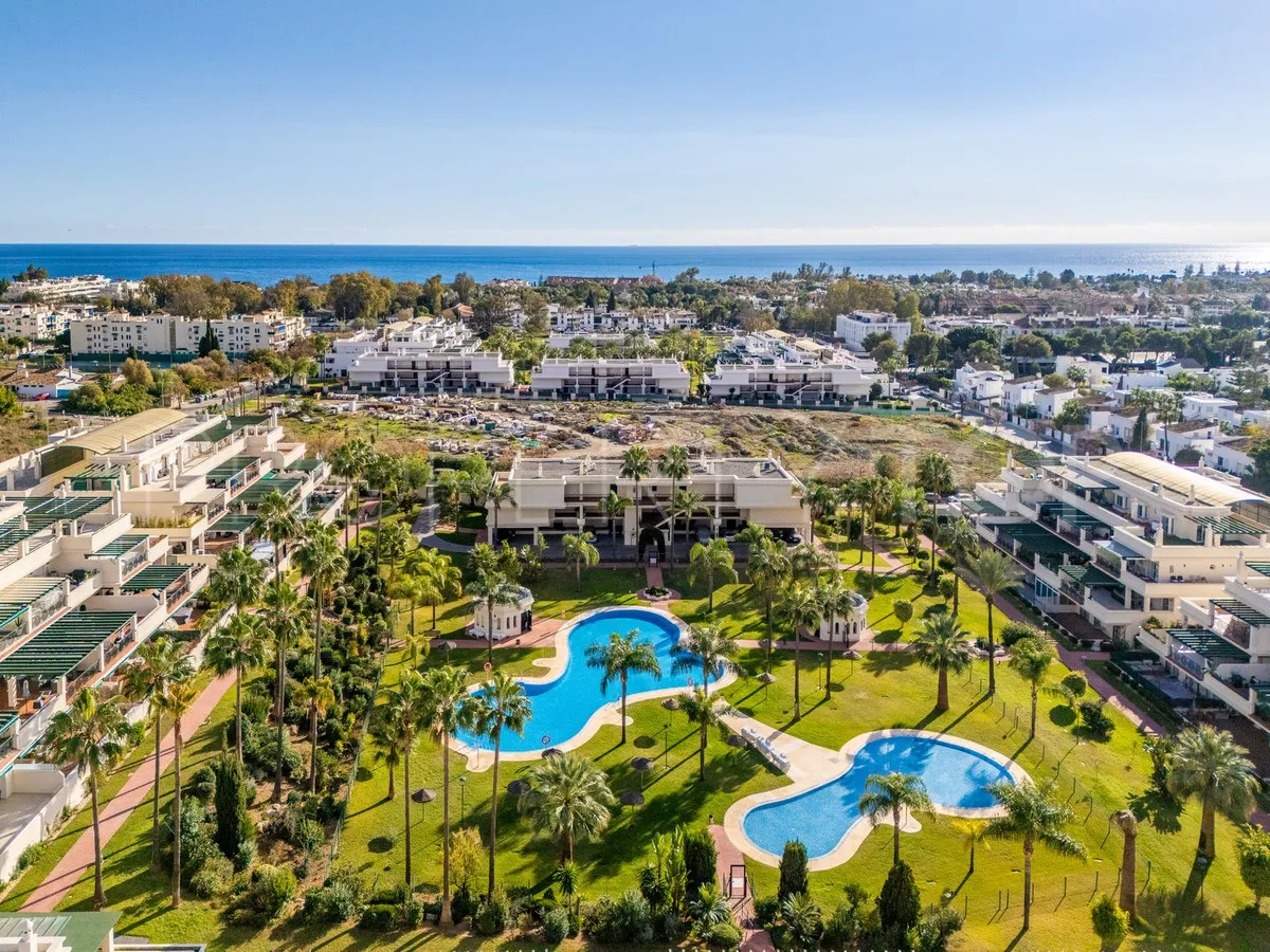Ground floor apartment with 2 bedrooms for sale in Nueva Andalucia
