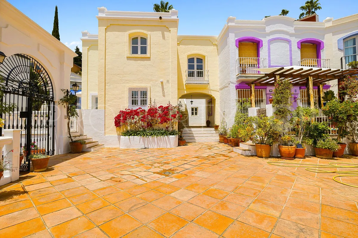 Town house for sale in Benahavis Centro