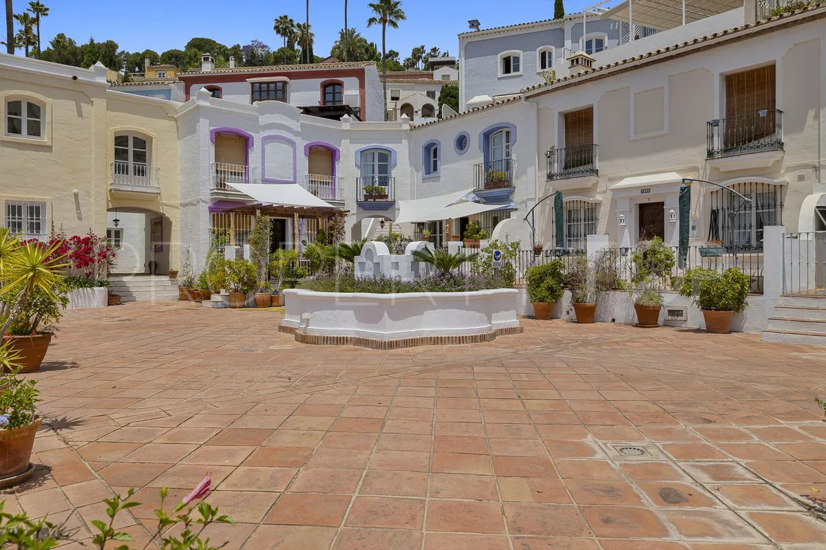 Town house for sale in Benahavis Centro
