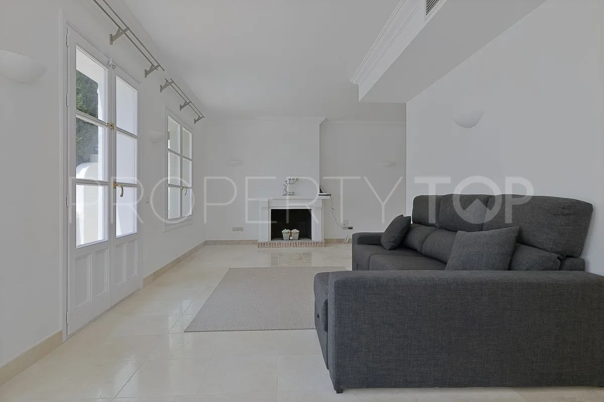 Town house for sale in Benahavis Centro