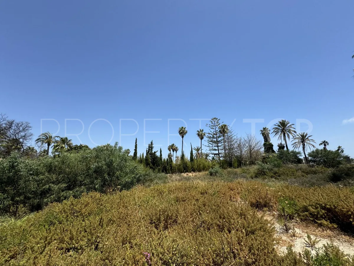 For sale residential plot in Nueva Andalucia