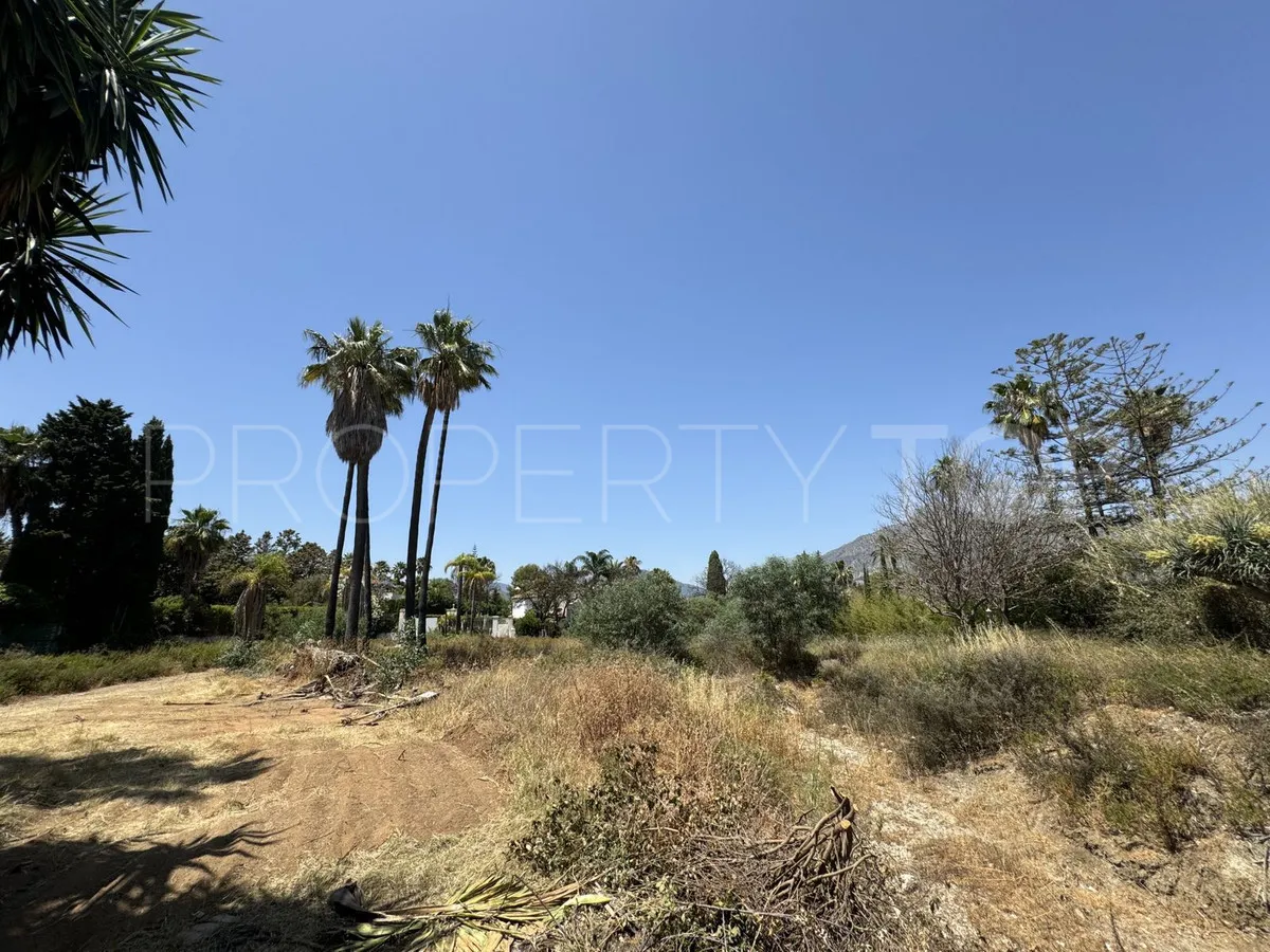 For sale residential plot in Nueva Andalucia