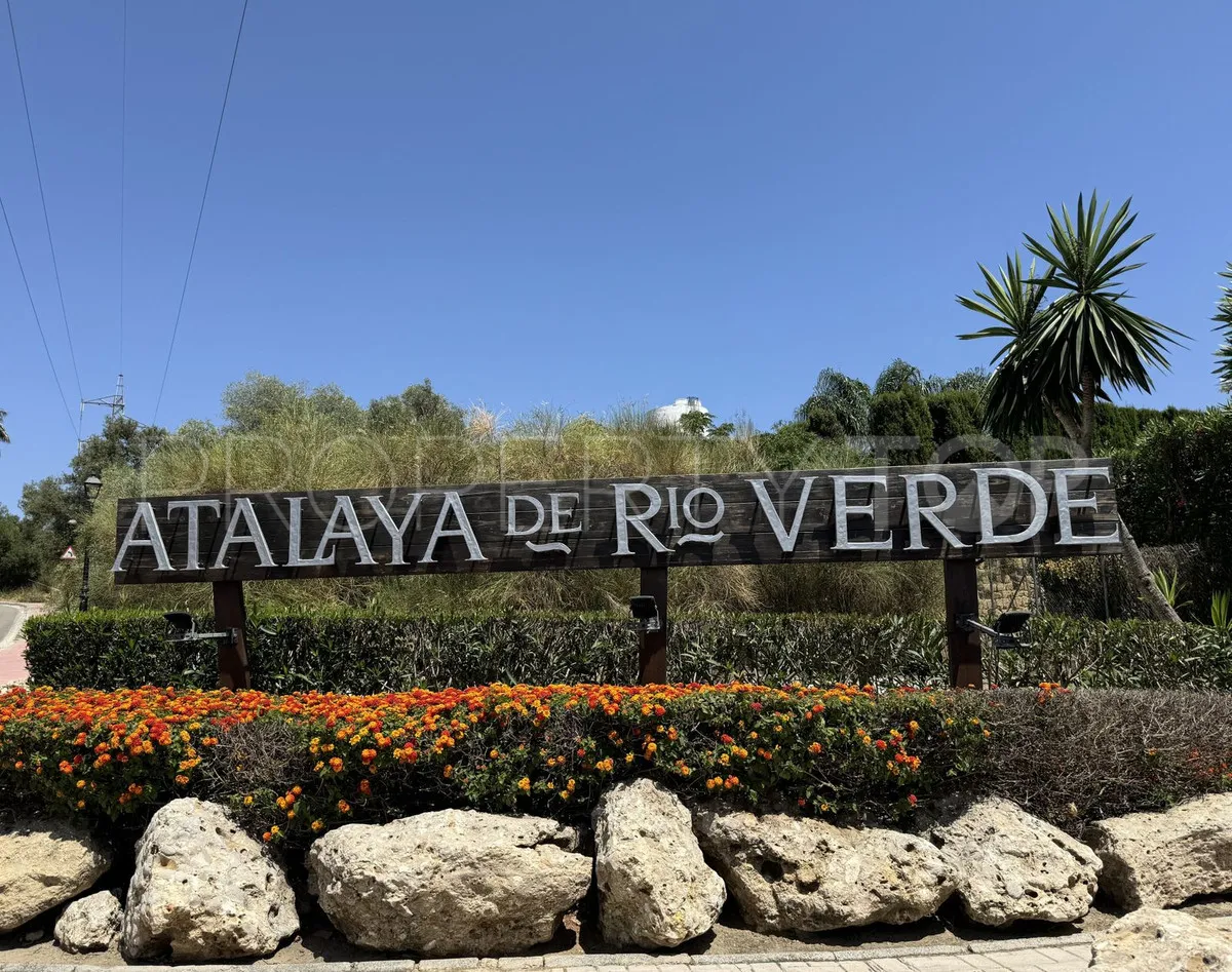 For sale residential plot in Nueva Andalucia