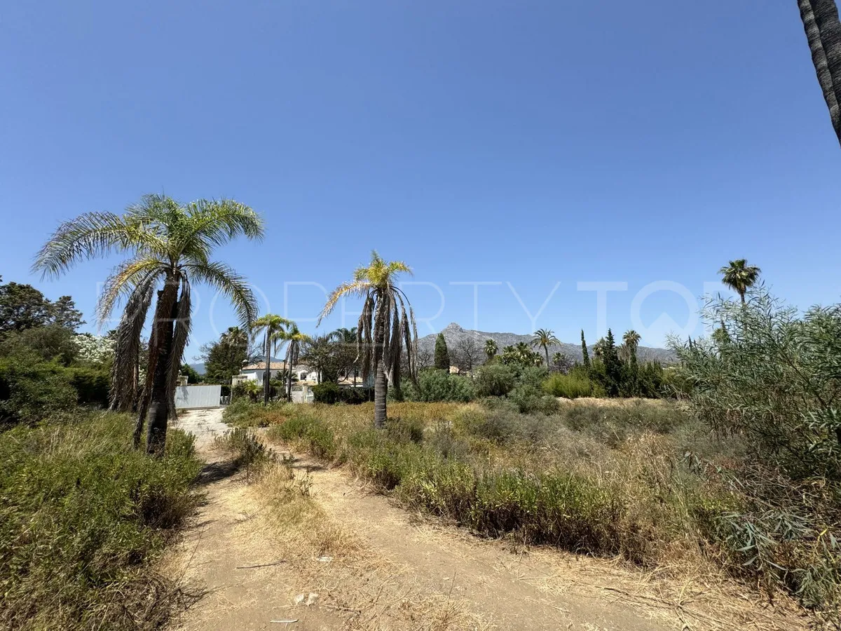 For sale residential plot in Nueva Andalucia