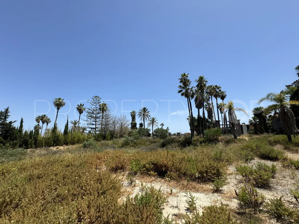 For sale residential plot in Nueva Andalucia