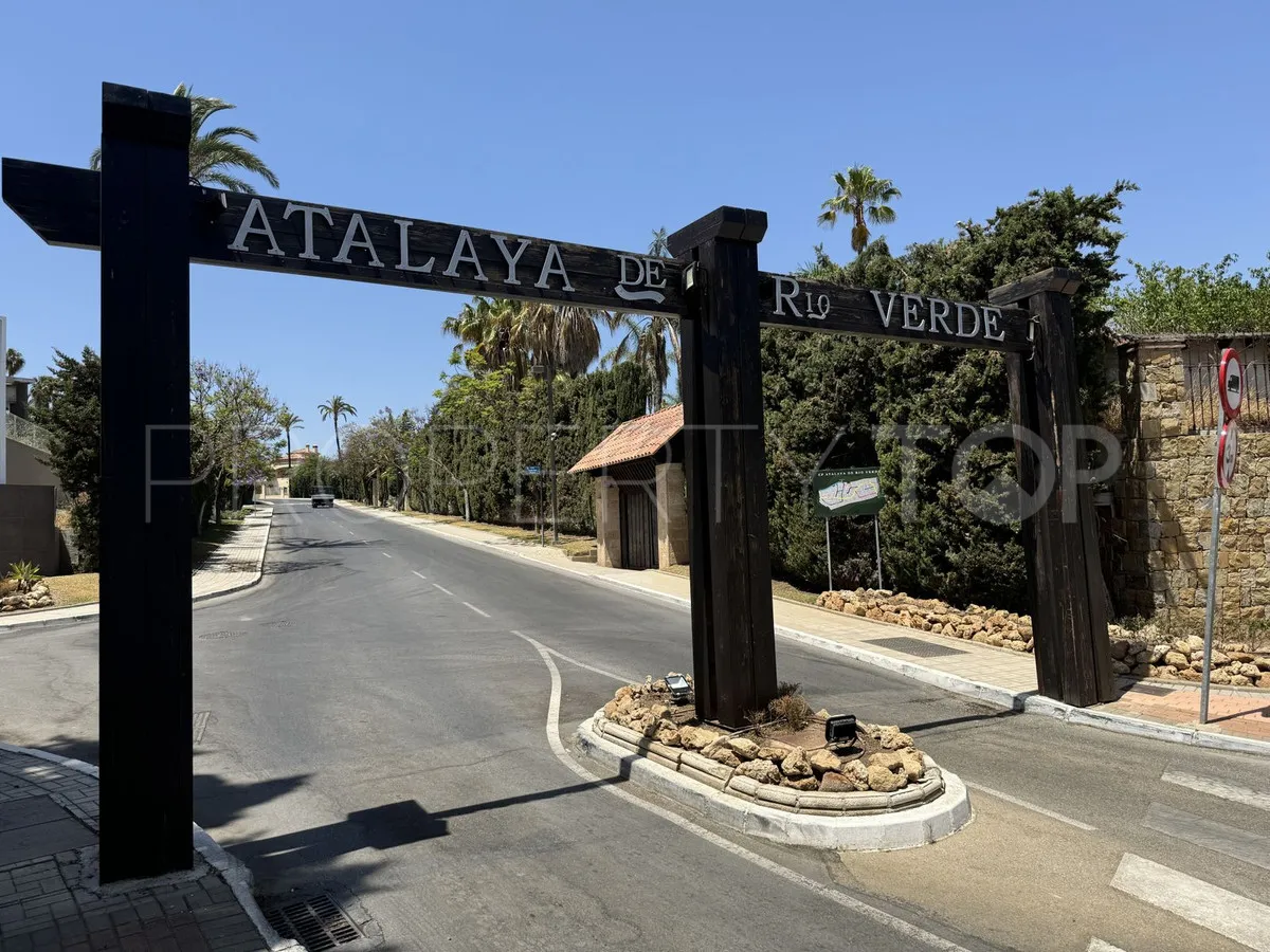 For sale residential plot in Nueva Andalucia