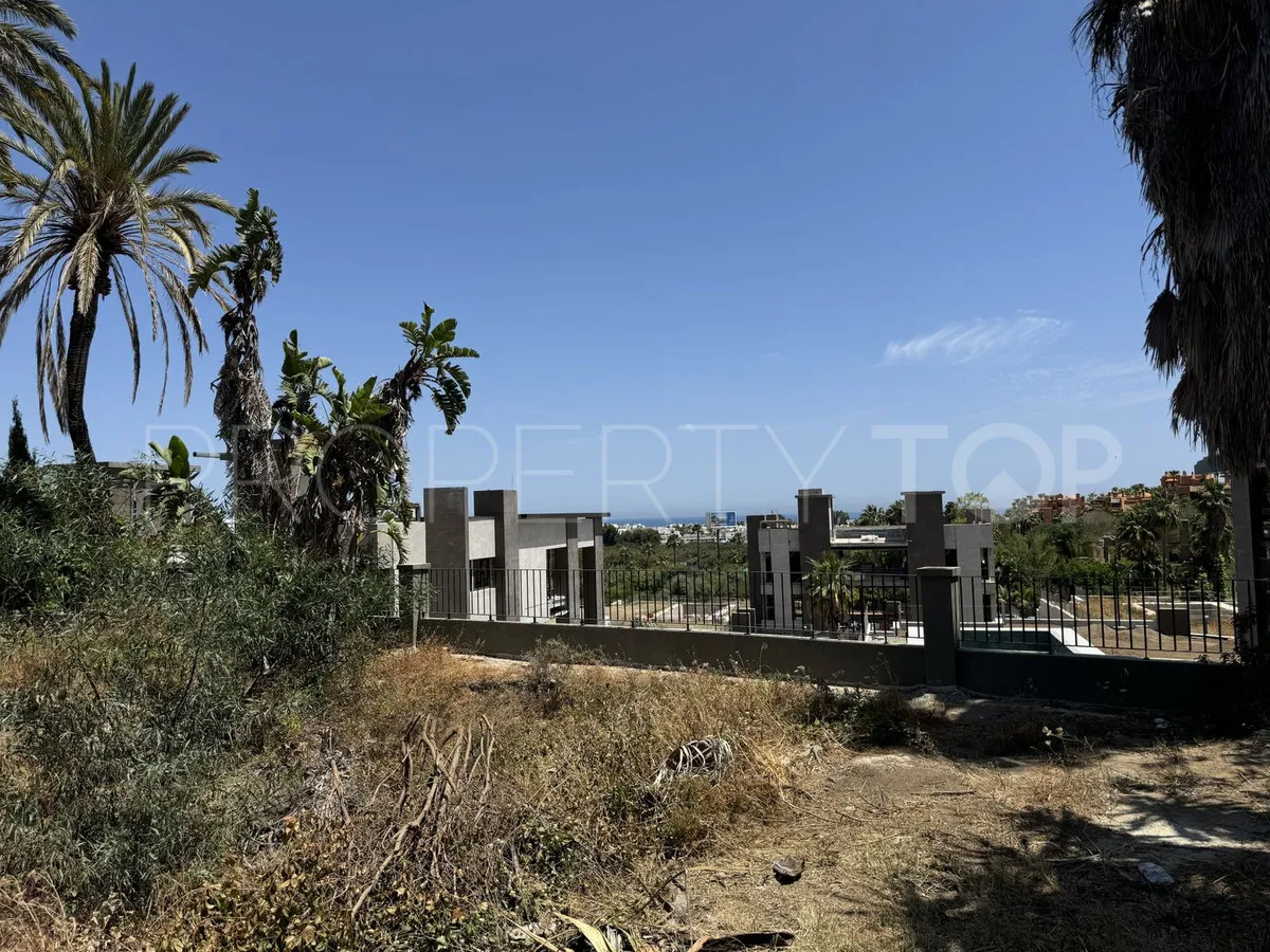 For sale residential plot in Nueva Andalucia