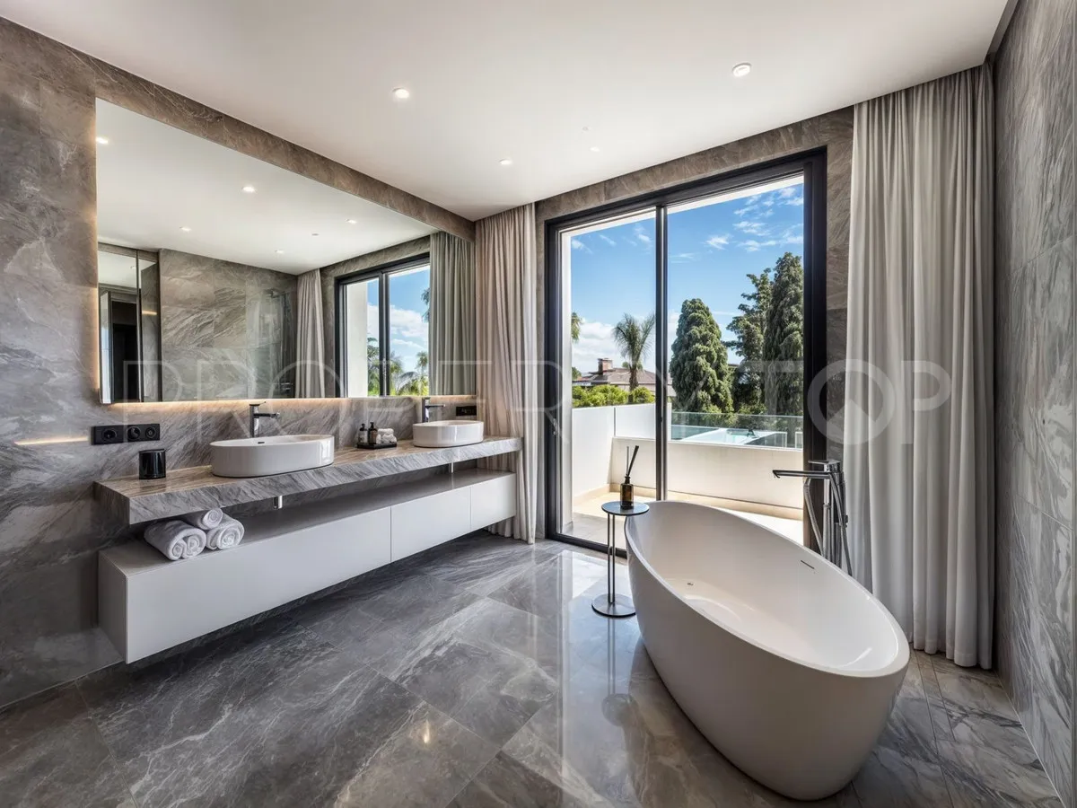 For sale villa with 6 bedrooms in Marbella Golden Mile