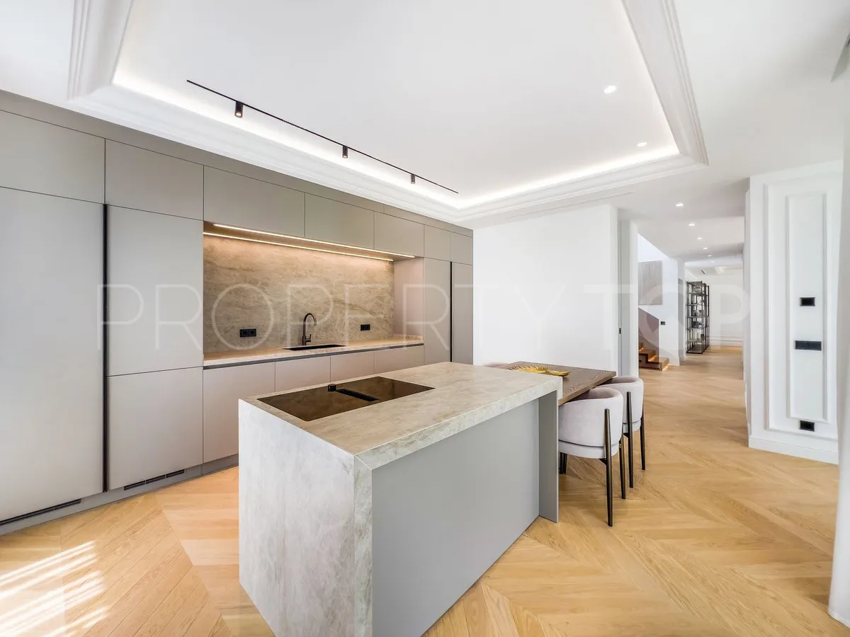 For sale villa with 6 bedrooms in Marbella Golden Mile