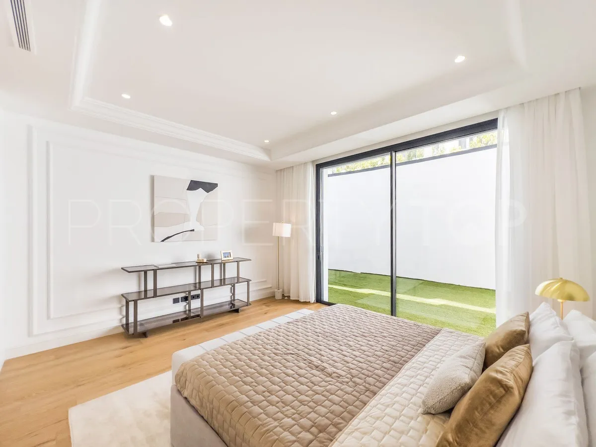 For sale villa with 6 bedrooms in Marbella Golden Mile
