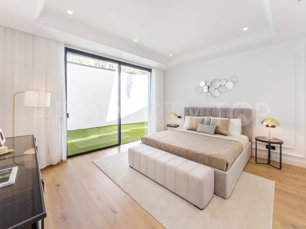 For sale villa with 6 bedrooms in Marbella Golden Mile