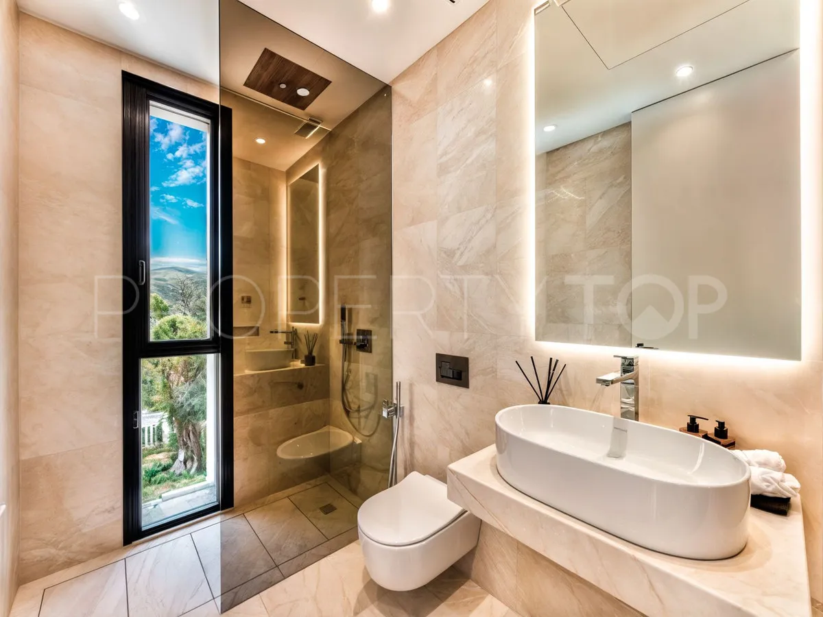 For sale villa with 6 bedrooms in Marbella Golden Mile