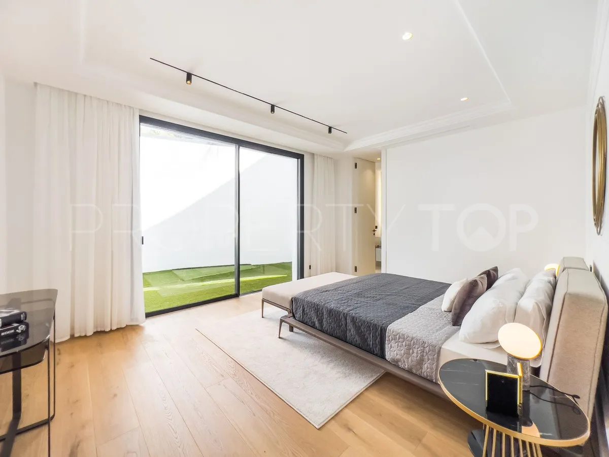 For sale villa with 6 bedrooms in Marbella Golden Mile