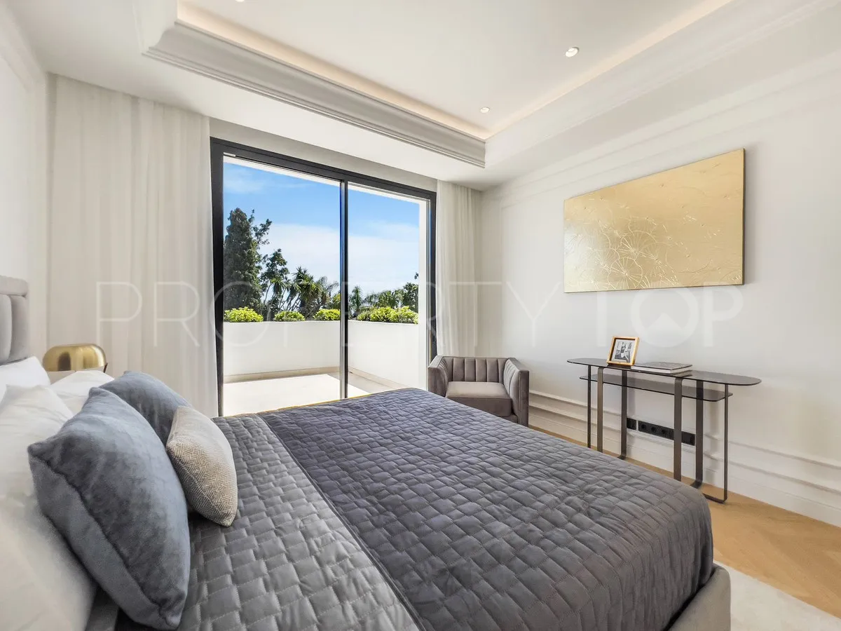 For sale villa with 6 bedrooms in Marbella Golden Mile