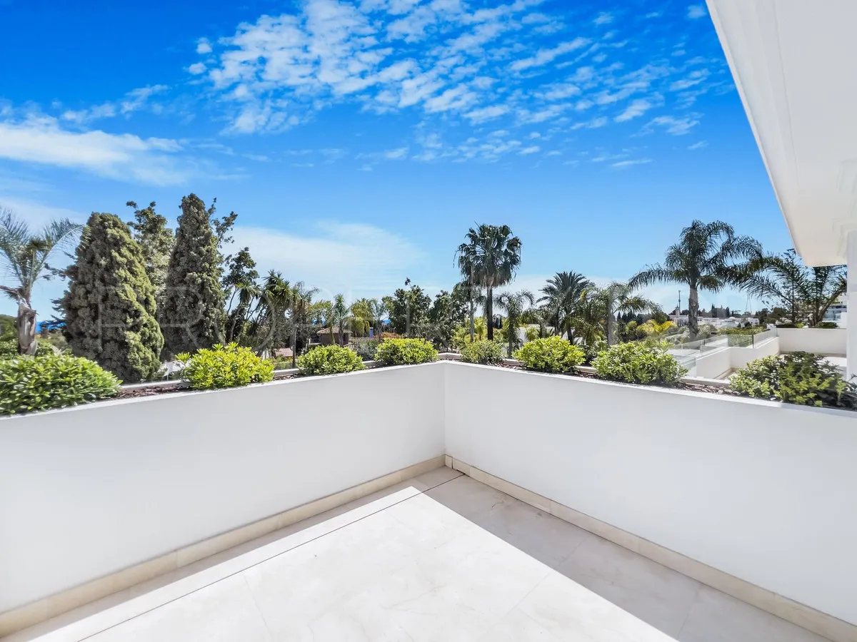 For sale villa with 6 bedrooms in Marbella Golden Mile